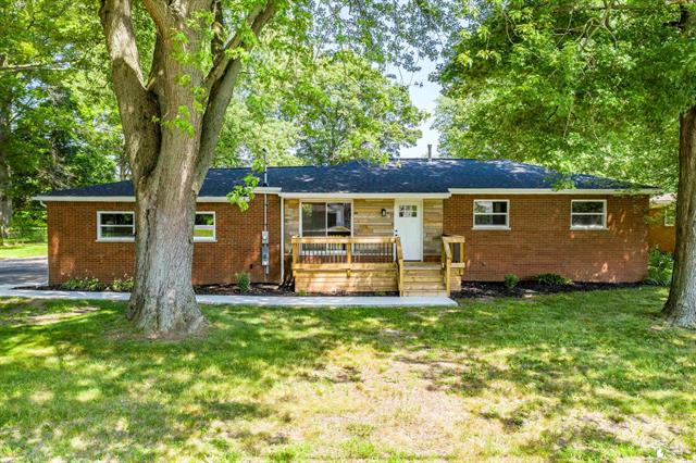 front view picture of 7100 Maplewood Drive, Temperance, MI. 48182