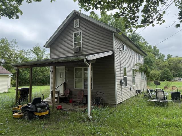 front view picture of 862 E Green Street, Marshall, MI. 49068