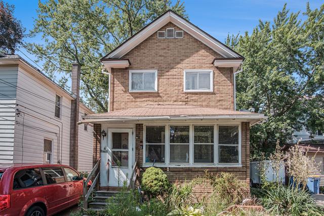 front view picture of 155 Palmer Street Ne, Grand Rapids, MI. 49505