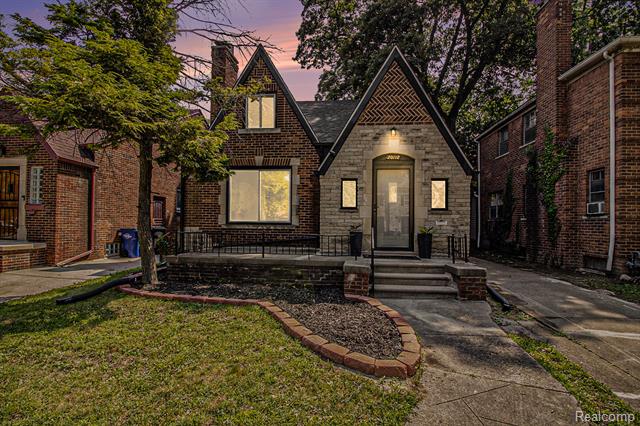 front view picture of 20112 Picadilly Road, Detroit, MI. 48221