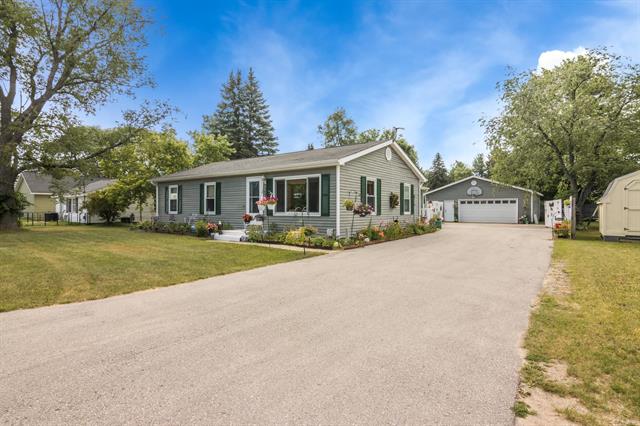front view picture of 211 Division Street, Kalkaska, MI. 49646