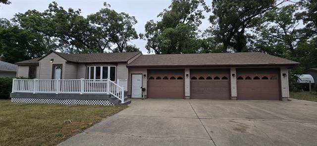 front view picture of 2384 E Columbia Avenue, Muskegon, MI. 49444