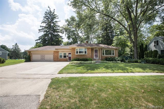 front view picture of 212 Detroit Street, Saline, MI. 48176
