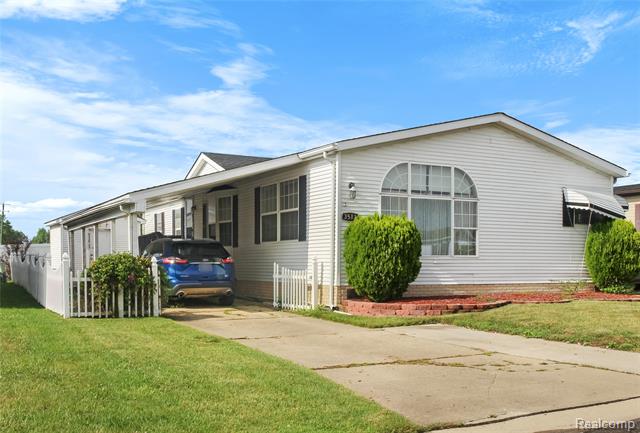 front view picture of 3513 Spring Street, Carleton, MI. 48117