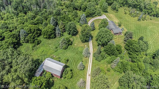 front view picture of 7346 Potter Road, Flushing, MI. 48433