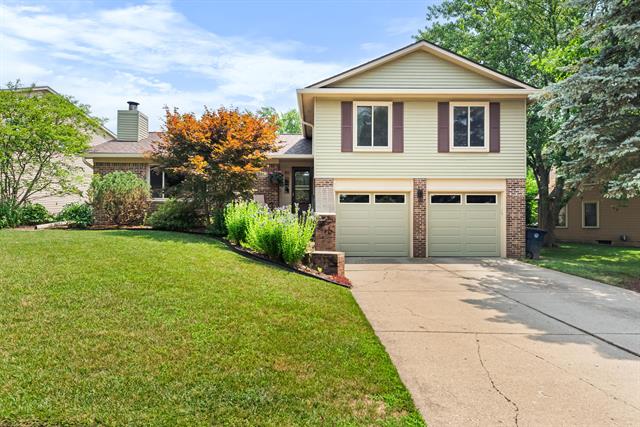 front view picture of 2170 Ardenne Drive, Ann Arbor, MI. 48105