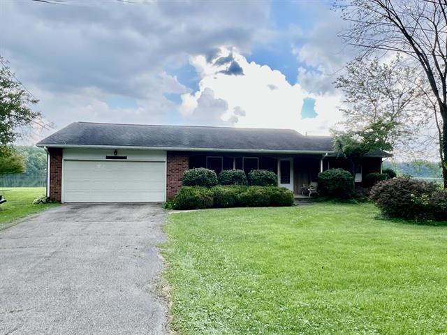 front view picture of 1875 Ferndale Drive, Hillsdale, MI. 49242
