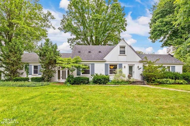 front view picture of 19980 Clairview Court Court, Grosse Pointe, MI. 48236