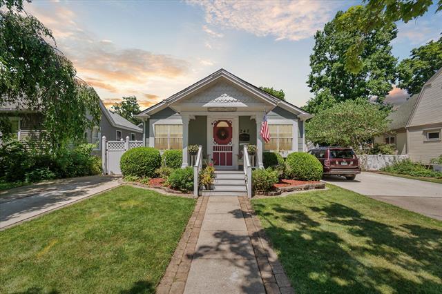 front view picture of 247 Harrison Street, Chelsea, MI. 48118
