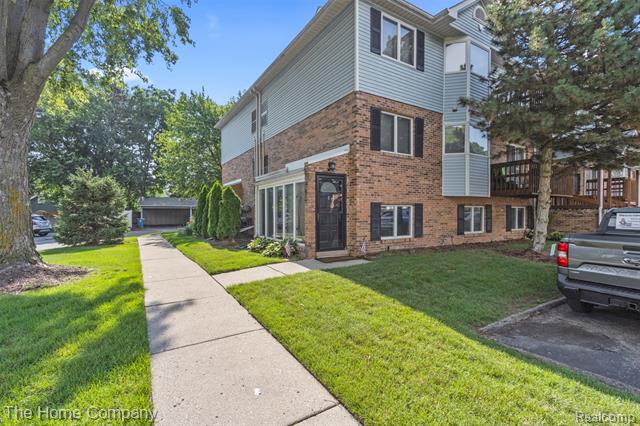 front view picture of 194 Pinewood Drive, Plymouth, MI. 48170