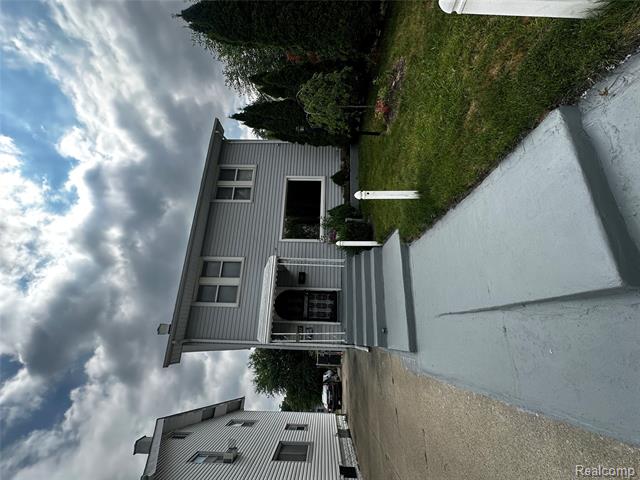 front view picture of 18532 Riopelle Street, Highland Park, MI. 48203