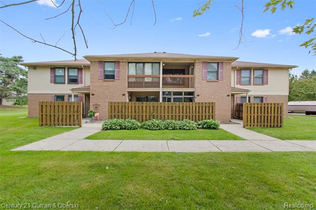 front view picture of 19313 Surrey Ln, Northville, MI. 48168