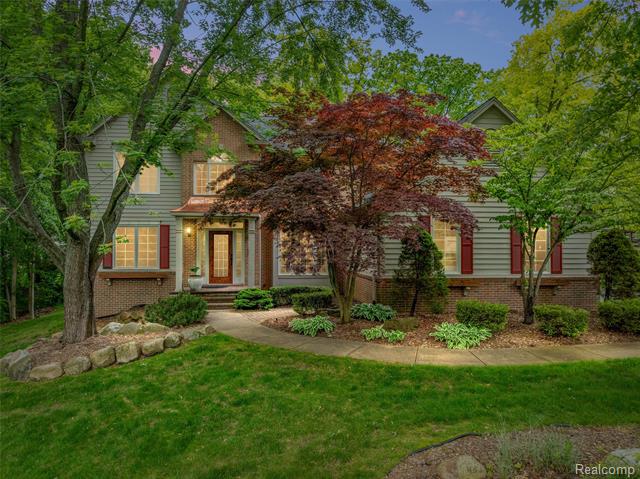 front view picture of 8035 High Point Trl, White Lake, MI. 48386
