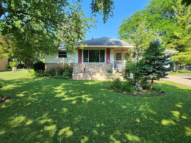 front view picture of 212 S Grove, Au Gres, MI. 48703