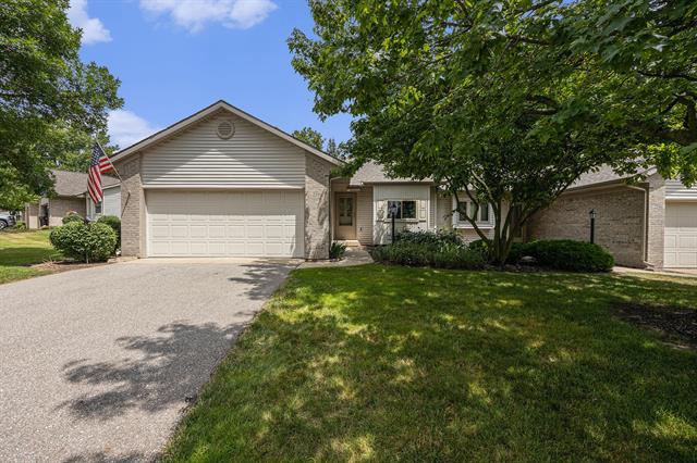 front view picture of 2598 Falcon Wood Drive Nw, Grand Rapids, MI. 49534