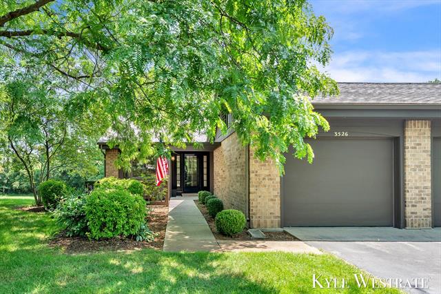 front view picture of 3526 Eagle Bluff Drive Ne, Grand Rapids, MI. 49525
