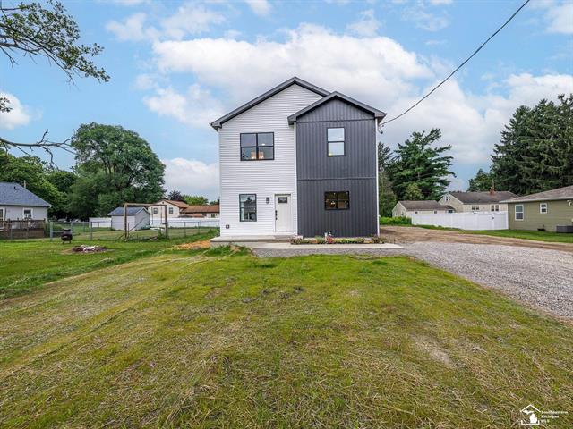 front view picture of 15604 Pine Street, Monroe, MI. 48161