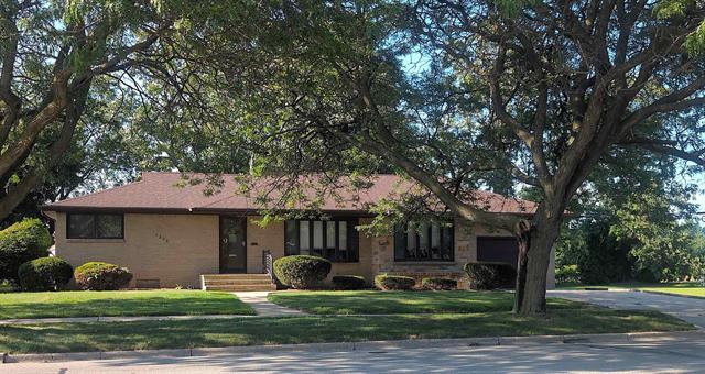 front view picture of 1223 North Drive, Mount Pleasant, MI. 48858