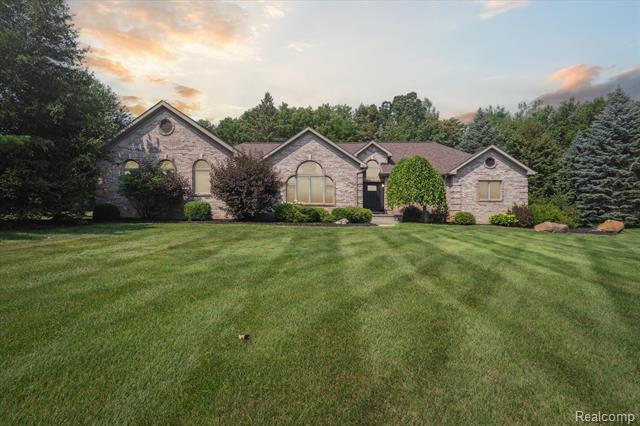 front view picture of 13188 Harborview Drive, Linden, MI. 48451