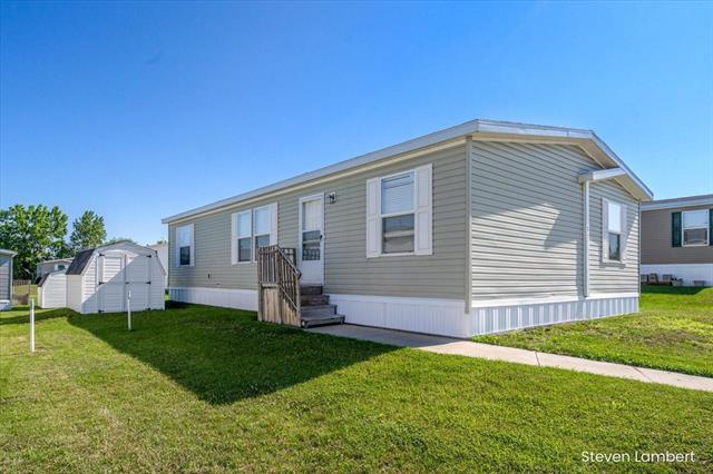 front view picture of 947 Redwood Drive, Hastings, MI. 49058