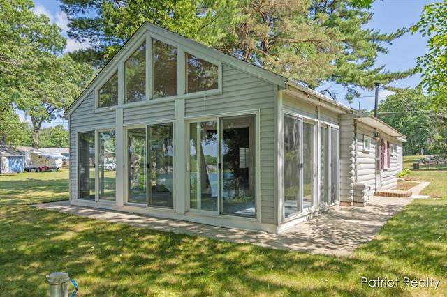 front view picture of 5608 El Camino Real Drive, Newaygo, MI. 49337