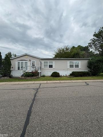 front view picture of 2500 Mann Road, Highland, MI. 48356