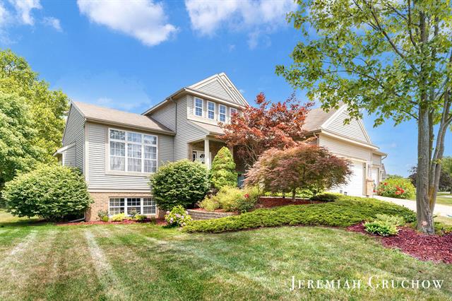 front view picture of 5322 S Silverstone Drive Ne, Comstock Park, MI. 49321