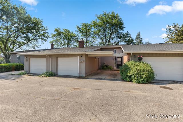 front view picture of 4343 Walnut Hills Drive Se, Grand Rapids, MI. 49512