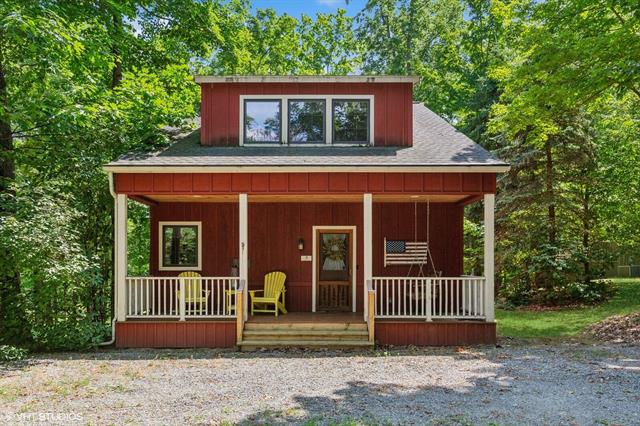 front view picture of 9 Orchard Lane, Buchanan, MI. 49107