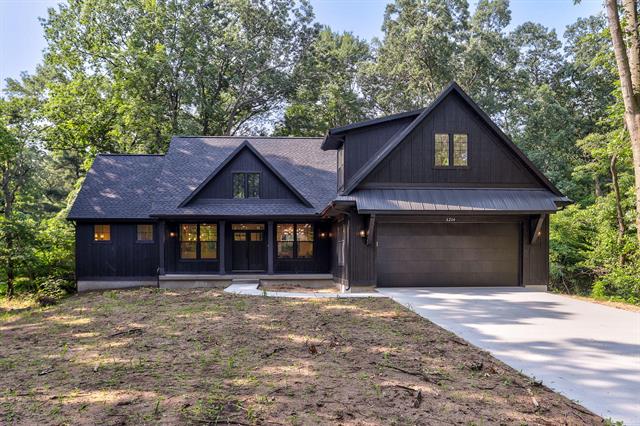 front view picture of 6264 Chippewa Avenue, Saugatuck, MI. 49453