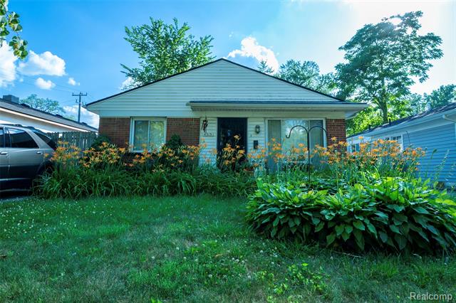 front view picture of 4315 Algonquin Street, Detroit, MI. 48215