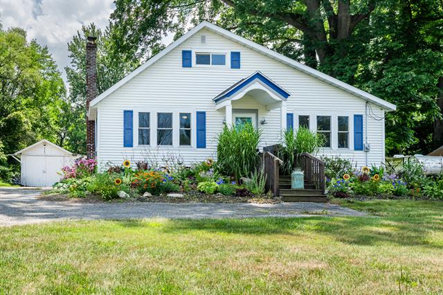 front view picture of 7364 Red Arrow Highway, Watervliet, MI. 49098