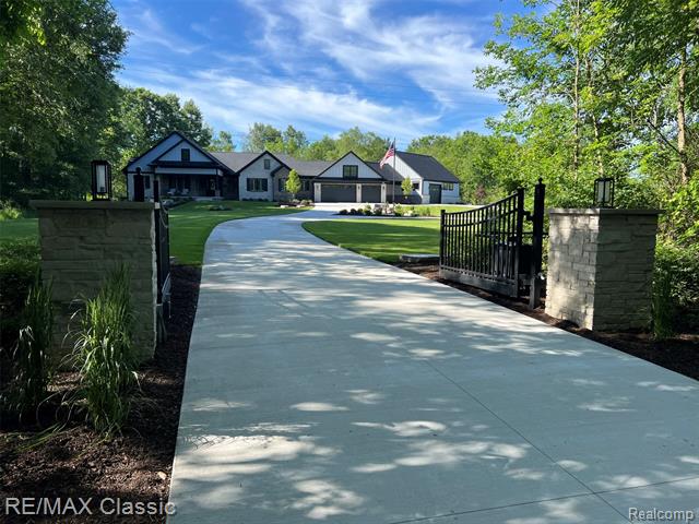 front view picture of 003 Buttercup Trail, Milford, MI. 48381