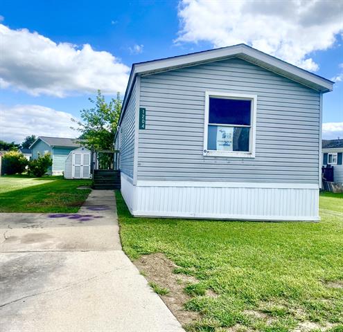 front view picture of 1204 Hancock Court, Potterville, MI. 48876