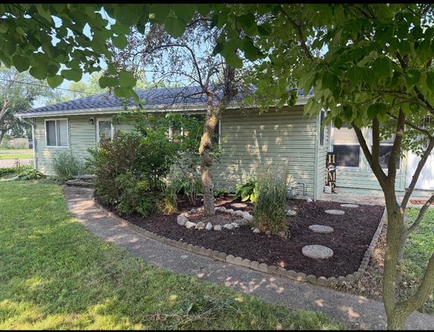 front view picture of 450 E Ave N, Battle Creek, MI. 49017