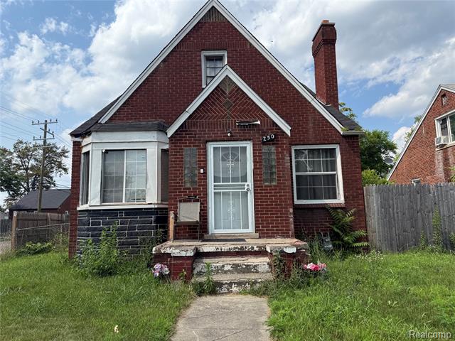front view picture of 250 W Hollywood, Highland Park, MI. 48203