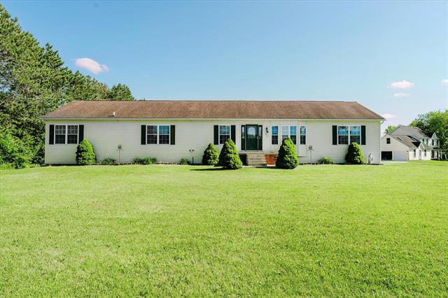 front view picture of 2098 Fisher Court, Howell, MI. 48855