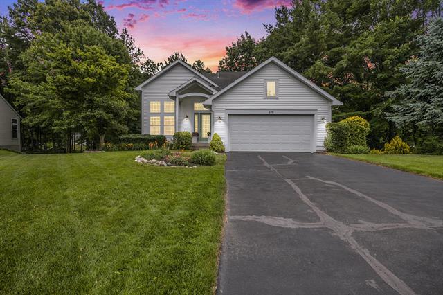 front view picture of 270 Silver Ridge Drive, Holland, MI. 49424