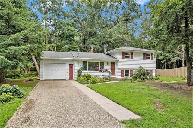 front view picture of 3912 Robin Lane, Kalamazoo, MI. 49008