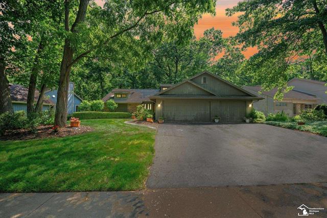 front view picture of 6960 Streamview Drive, Lambertville, MI. 48144