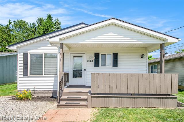 front view picture of 1465 E Judd Road, Burton, MI. 48529
