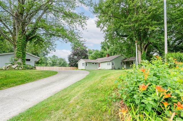 front view picture of 1738 W Marquette Woods Road, Stevensville, MI. 49127