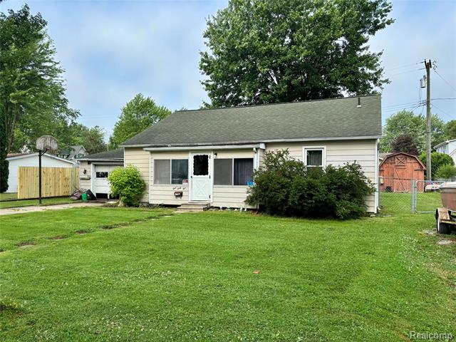 front view picture of 165 N 5Th Street, Marine City, MI. 48039