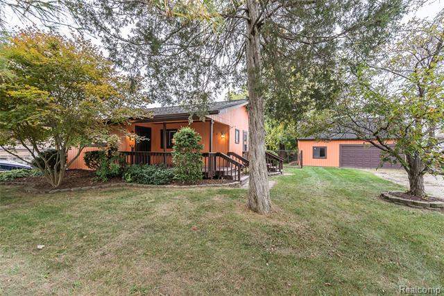 front view picture of 1223 Boulevard Drive, Howell, MI. 48843