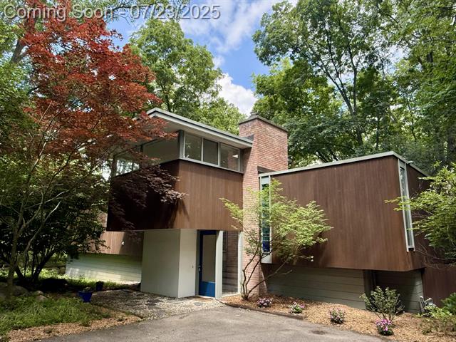 front view picture of 2707 Englave Drive, Ann Arbor, MI. 48103