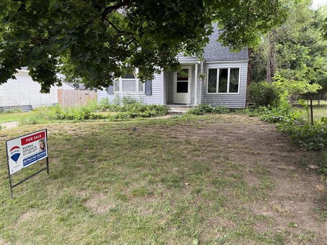 front view picture of 138 Pierce Avenue, Jackson, MI. 49203