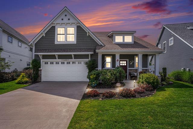 front view picture of 1002 S Cove Circle, Whitehall, MI. 49461