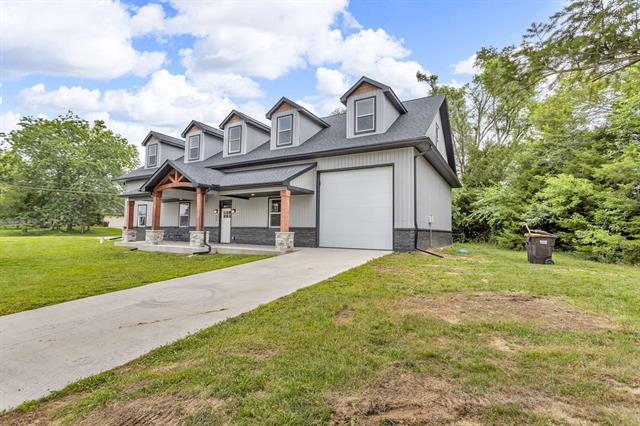 front view picture of 126 Kingsbury Drive, Brooklyn, MI. 49230