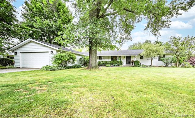 front view picture of 1072 Willow Lane, Howell, MI. 48843