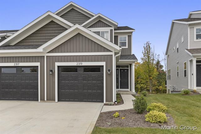 front view picture of 2229 Watertown Way Ne, Grand Rapids, MI. 49505